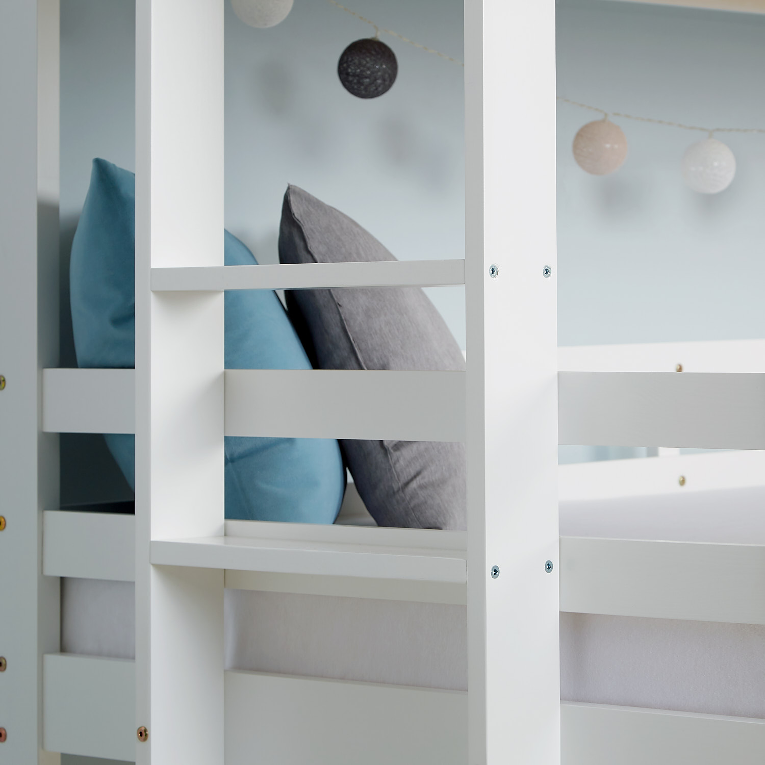 Triple Bunk Bed 90x200 with Mattresses Children´s Bed High Sleeper Cot White Wood Loft Bed Kids Bed