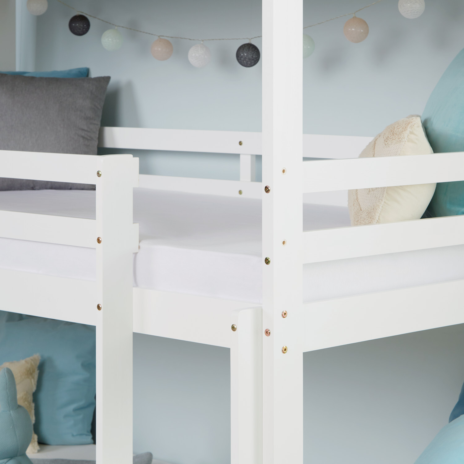 Etagenbett mit Matratzen 90x200 cm Kinderbett Dreifachbett Hochbett Bettkasten Weiß Holz Stockbett